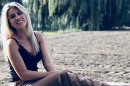 Sexy WAG van Nikola Storm maakt indruk in bikini