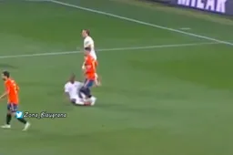 Sergio Ramos komt (wéér) weg met schandalige fout die niemand zag (Video)