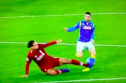 Verschrikkelijk! Van Dijk pakt uit met horrortackle op Dries Mertens (Video)