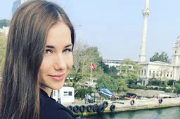 WAG van Malinovskyi verwent haar volgers in sexy bikini