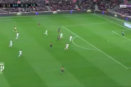 Luis Suarez maakt ongelofelijk doelpunt bij Barcelona (VIDEO)