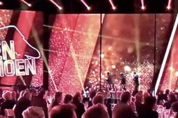 Het gaat helemaal mis voor Leko tijdens Gouden Schoen (VIDEO)