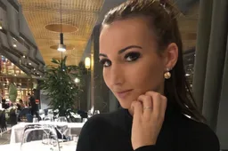 WAG van Dion Cools trekt bijna al haar kleren uit