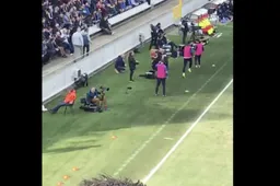 Hilariteit in Jan Breydelstadion: Club-fans warmen mee op met Genk-spelers (VIDEO)