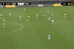 Dries Mertens waant zich even Kevin De Bruyne (VIDEO)