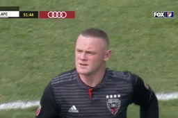 Rooney krijgt donkerrode kaart na schandalige actie (VIDEO)