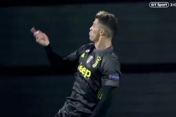 Ronaldo daagt Ajax-fans uit met viering, die reageren op deze manier (VIDEO)