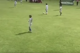 Cristiano Ronaldo Junior scoort 7 (!) keer in één helft (VIDEO)