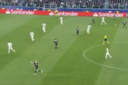 Deze ongelofelijke aanval van Ajax gaat de wereld rond (VIDEO)