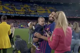 Zoontje van Suarez steelt de show tijdens titelviering Barcelona (VIDEO)