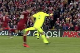 Gemene schop van Suarez wordt gewoon door de vingers gezien (VIDEO)