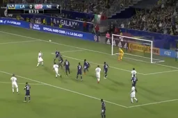 Ibrahimovic verbaast de wereld met fabelachtig doelpunt (VIDEO)