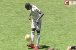 Topaankoop Real maakt zich compleet belachelijk tijdens voorstelling (VIDEO)