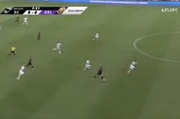 Wayne Rooney maakt fenomenaal doelpunt vanop eigen helft (VIDEO)