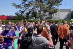 Iederéén wordt gek op het moment dat Vincent Kompany dit doet (VIDEO)