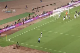 Pijnlijk! Kijk wat de Ligt doet bij basisdebuut voor Juventus (VIDEO)