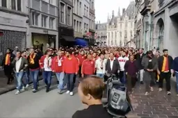 Turkse fans maken amok in Brugge, politie moet ingrijpen (VIDEO)