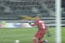 Afschuwelijke blunder van Thomas Kaminski in Europa League (VIDEO)