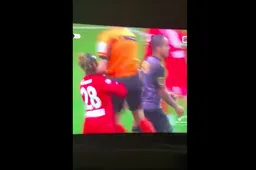 Onwaarschijnlijke actie van scheids Boucaut gaat viraal (VIDEO)