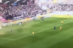 Van Crombrugge gaat gruwelijk in de fout bij Anderlecht (VIDEO)