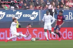 Sergio Ramos gaat viraal (én vrijuit) na walgelijke fout (VIDEO)