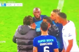 Schandalig: Porto-speler racistisch bejegend én bekogeld (VIDEO)