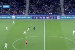 Hallucinant: Mbappé scoort déze wondergoal bij PSG (VIDEO)