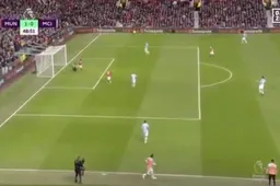 Ederson blundert er 3 (!) keer érg pijnlijk op los in Manchester Derby (VIDEO)