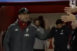 Klopp is beducht voor het coronavirus en wordt razend op fans (VIDEO)