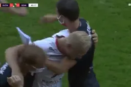 Olivier Deschacht wordt volledig gek tijdens Zulte Waregem-Genk