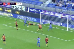 Ongelofelijk! Bal gaat niét binnen bij deze fase in Genk-Mechelen (VIDEO)