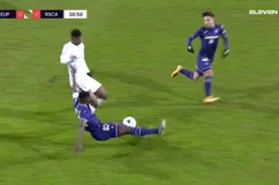 Anderlecht-fans komen met duidelijk bewijs: “Dit is nooit een rode kaart”