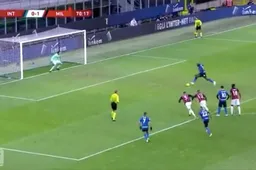 Lukaku krijgt penalty tegen Milan en doet dan dít: "Nog nooit gezien" (VIDEO)