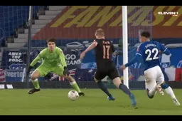 Kevin De Bruyne slaat Guardiola en Manchester City met verstomming (VIDEO)