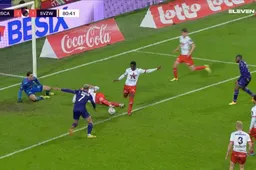 Iederéén spreekt over deze fase in RSCA-Zulte Waregem: "Dit kan zomaar?"