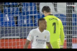 En dan doet Thibaut Courtois dít: "Nu kan je er toch niet naast kijken?!" (VIDEO)