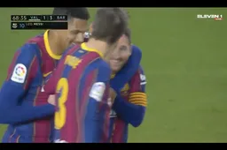 Ploegmaats kunnen maar niet geloven wat Lionel Messi hier doet (VIDEO)