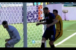 Hele wereld stomverbaasd bij het zien van owngoal in Slowakije-Spanje (VIDEO)
