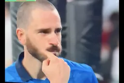 Iedereen is bezig over dít gebaar van Leonardo Bonucci: "What the Fuck?!"