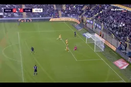 Kijkers Anderlecht-Club vermoeden omkoping: "Hij heeft een Rolex ontvangen!"