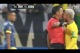 Iedereen heeft het over Neymar die ref te lijf gaat: "Dit is er ver over!" (VIDEO)