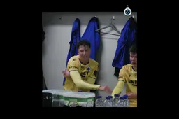 Straffe beelden: Woeste Jack Hendry gooit kleedkamer Club overhoop (VIDEO)