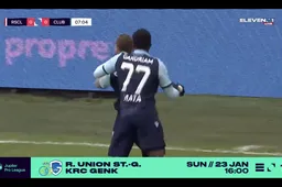 Kijkers Standard-Club Brugge smullen van déze wereldactie: "Wat lekker!" (VIDEO)