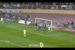 Iedereen is bezig over déze misser van Ronaldo bij nieuwe club: “Hoe!?” (VIDEO)