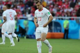 Kleine Shaqiri plots grote man na winnende treffer tegen Servië