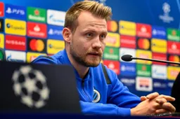 Moeder van Mignolet: "Aanbiedingen van Genk en PSV"