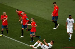 Penalty zorgt voor ophef: "Wat doet die VAR daar nog?"