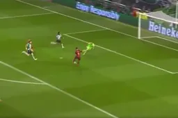 Onbegrijpelijk: Suarez laat enorme kans liggen na heerlijke aanval (video)