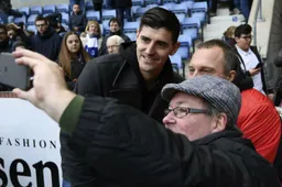 Courtois duikt plots bij deze club op in de tribune