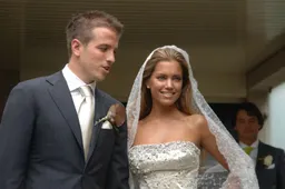 Sylvie Meis kijkt uit naar de kerstperiode in dit ongelooflijk sexy pakje